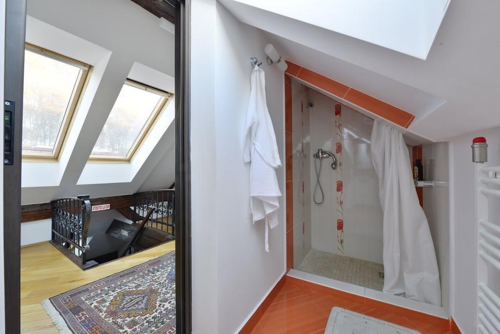 Kronhaus Brasov Room photo